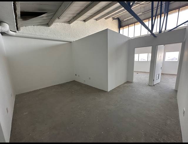 600M² WAREHOUSE TO LET IN PAARDEN EILAND